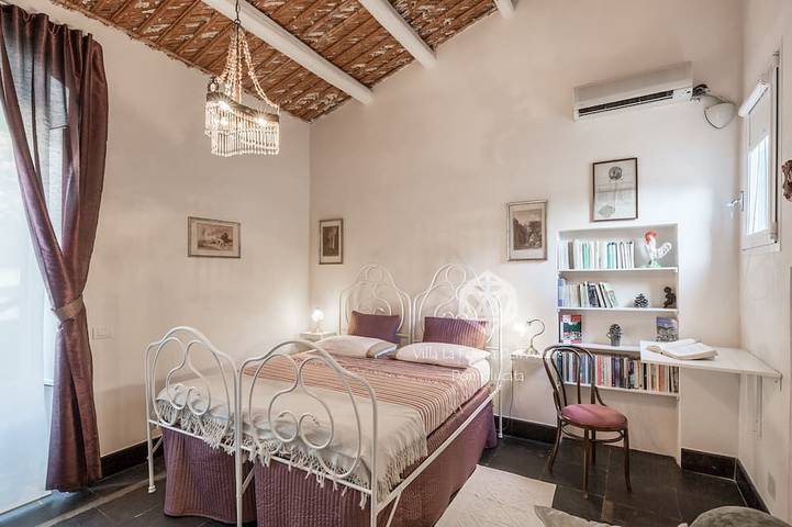 Villa for 12/14 people garden, pool, bbq, 100 meters from the sea, A / C, wi-fi in Donnalucata, Scicli