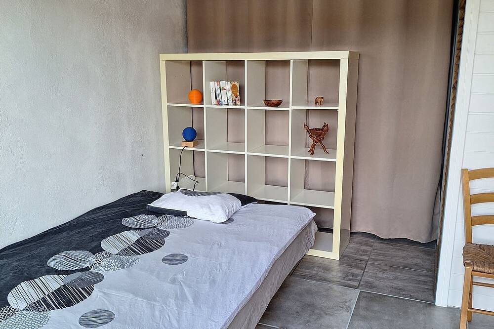 Charming house sleeps 5, 6 km from beaches. in Angles, Vendée