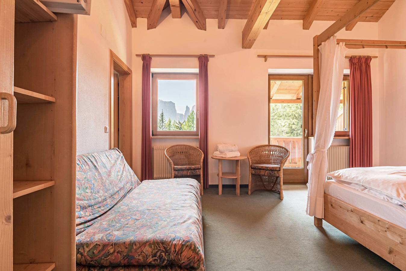 Appartamento intero, Appartamento "Ferienparadies Sabina Zirbel" nella riserva naturale direttamente sull'Alpe di Siusi in Compaccio, Castelrotto