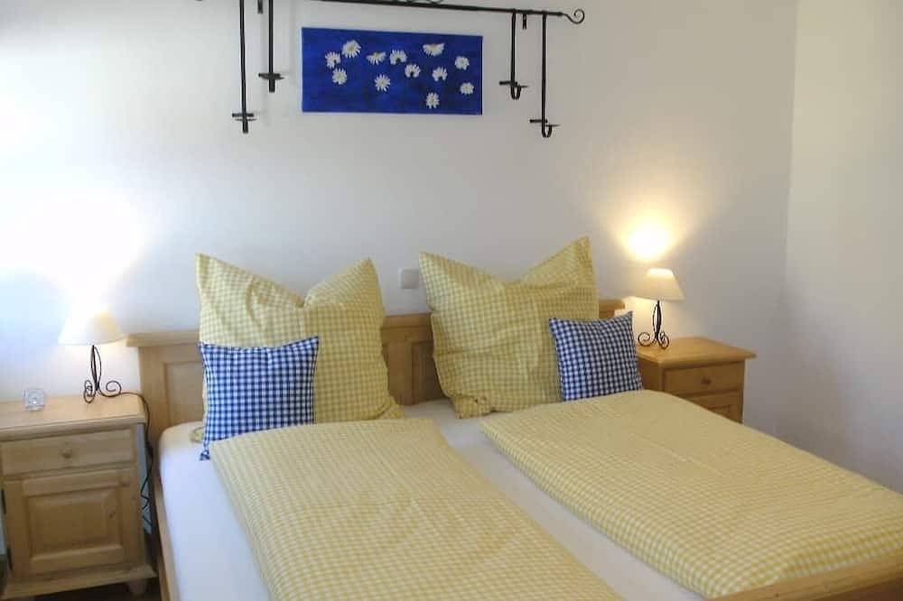 Ganze Wohnung, Gemütlich eingerichtete Fewo mit Blick über den Marktplatz in Neualbenreuth, Ostbayern