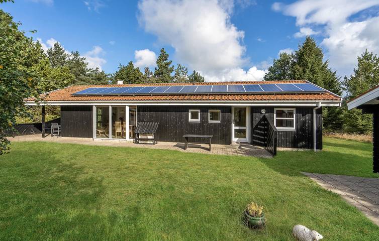 Ferienhaus für 8 Personen, mit Terrasse und Garten sowie Whirlpool und Sauna in Thorup Strand