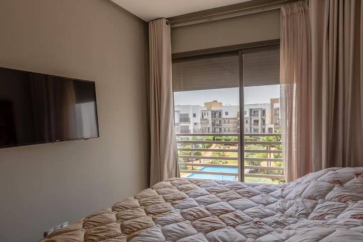 Gîte pour 6 personnes, avec piscine ainsi que terrasse et jardin à Bouskoura