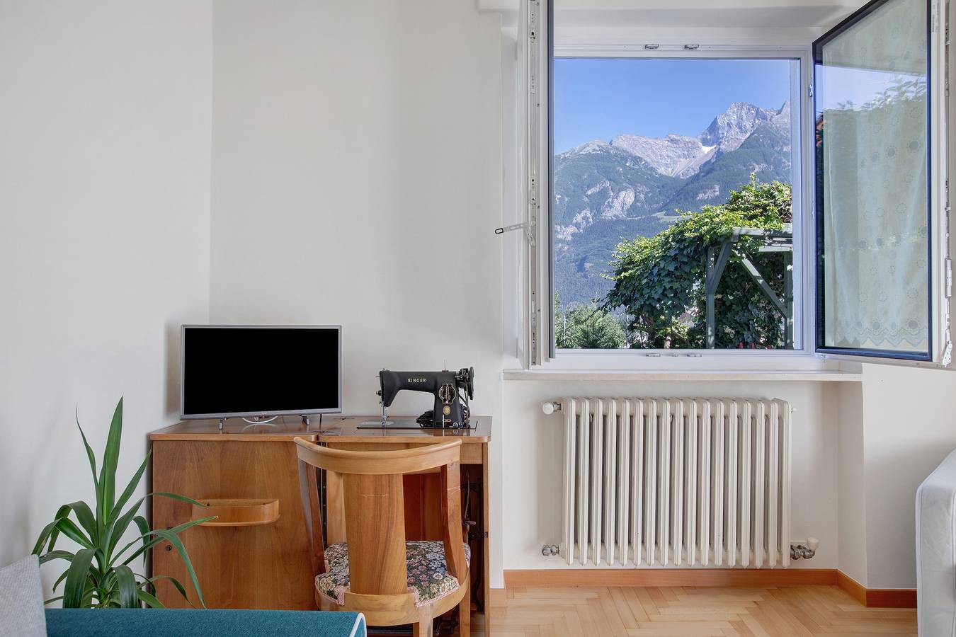 Geheel appartement, Appartement 'La Meison De La Louye' met Uitzicht op de Bergen, Wifi en Airconditioning in Aosta, Walliser Alpen