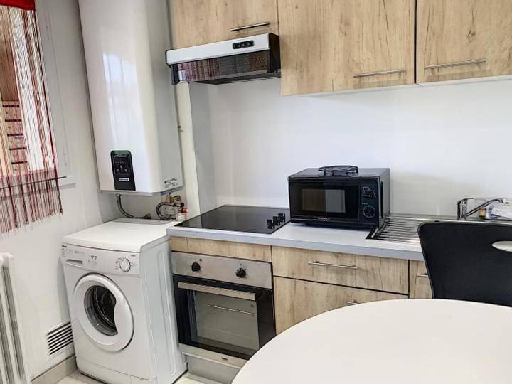 Appartement de vacances entier, Superbe Chambre Parentaledouche Privée et Wc Privés, Wifi, Cuisine Intégrée in Vandœuvre-lès-Nancy, Région de Nancy