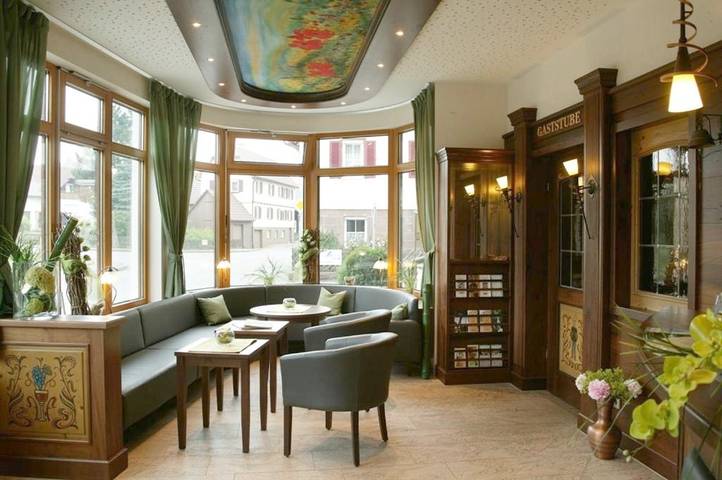 Ferienhaus, mit Balkon und Terrasse sowie Garten und Ausblick in Neubulach - 2