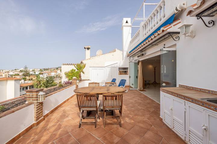 Apartamento entero, Apartamento de vacaciones para 4 personas con terraza in Playa de Burriana, Nerja