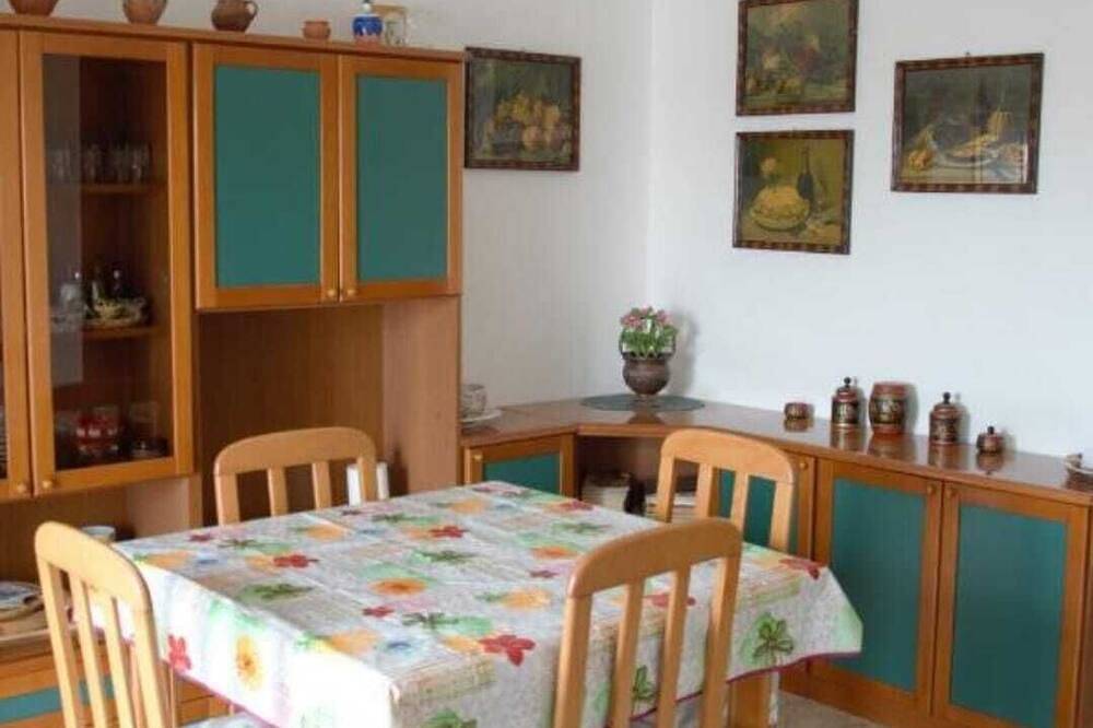 Entire apartment, Spacious Central Apartment in Termoli Near Beach & Train Station, Panoramic View in Termoli, Campobasso Province