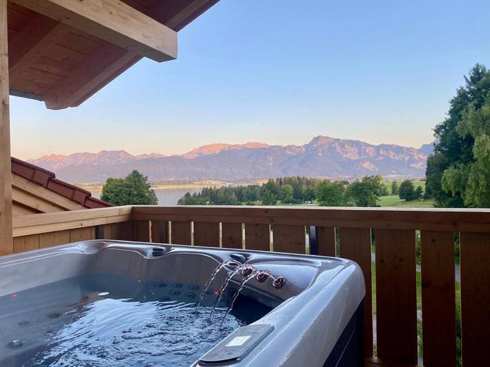 Ferienwohnung für 4 Personen, mit Garten und Seeblick sowie Pool und Ausblick in Rieden - 2