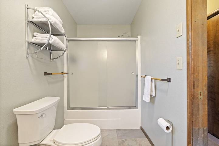 Vacation rental for 22 people, with balcony and hot tub in Twain Harte