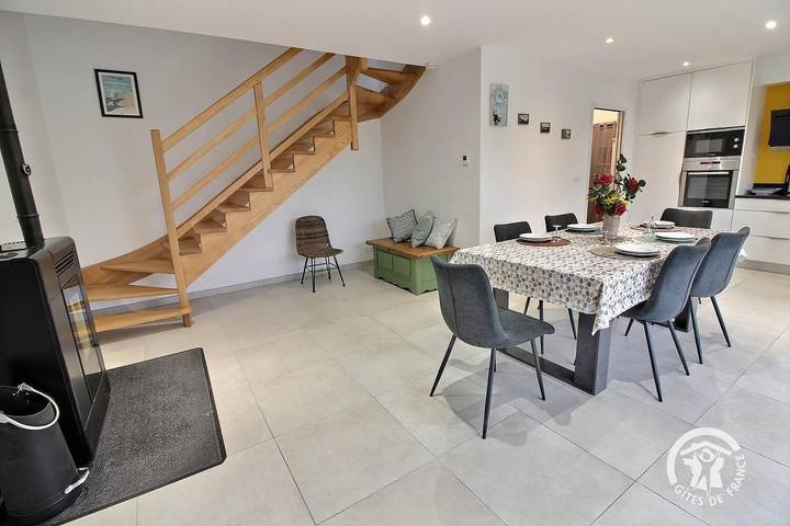 Gîte pour 4 personnes, avec jardin et terrasse à Plouguiel - 2