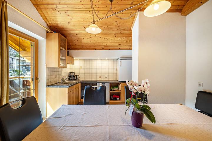 Entire apartment, Apartment 'Gartnerhof Sonnenblume' with Mountain View, Shared Garden and Wi-Fi in Stubai Alps, Brenner