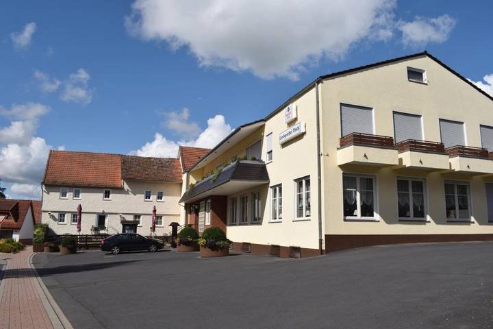 Hotel, mit Terrasse
