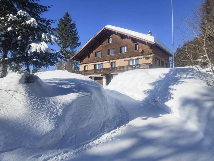 Ferienwohnung für 5 Personen, mit Terrasse und Garten sowie Ausblick in Urnäsch