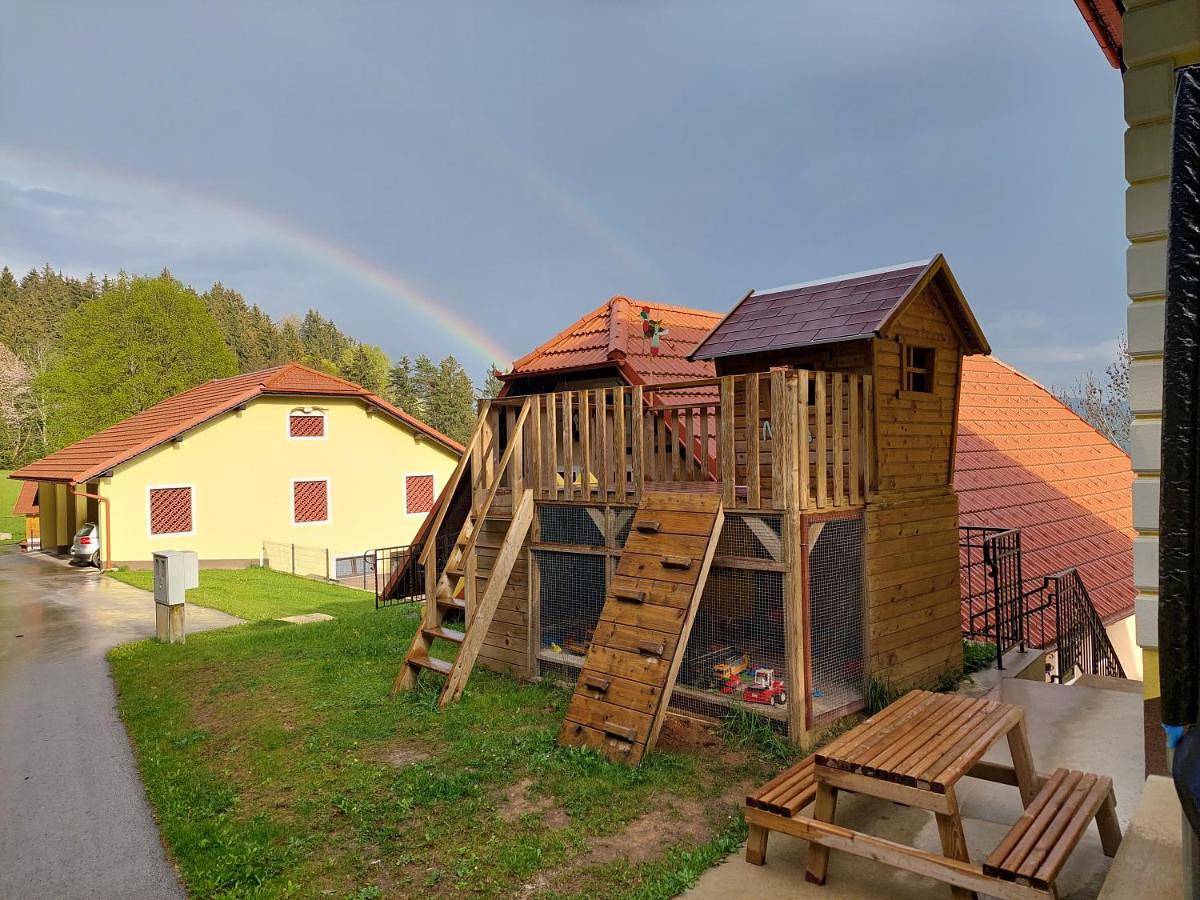 Sunflower House with Jacuzzy and Sauna in Karawanken und Bachergebirge, Untersteiermark