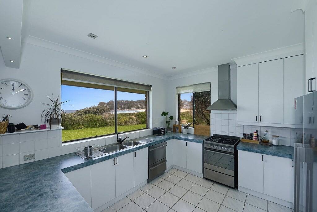 Bareena Cottage - Absolute Beachfront in North Avoca, New South Wales