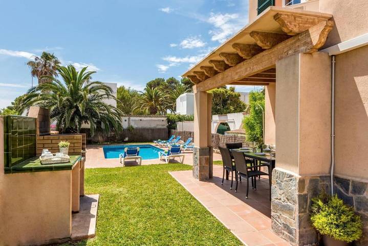 Villa pour 8 personnes, avec piscine ainsi que jardin et balcon à Cala Blanca - 2