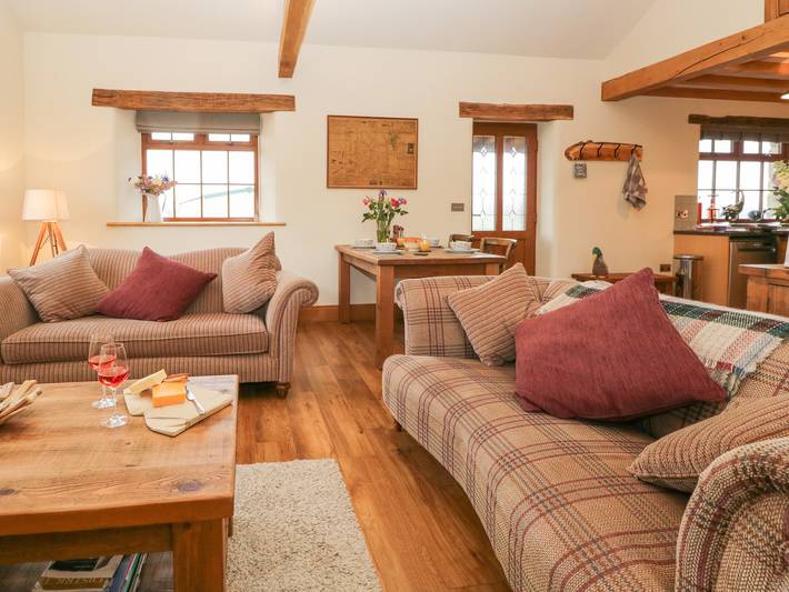 Casa rural para 4 personas con jardín in Distrito de los Lagos