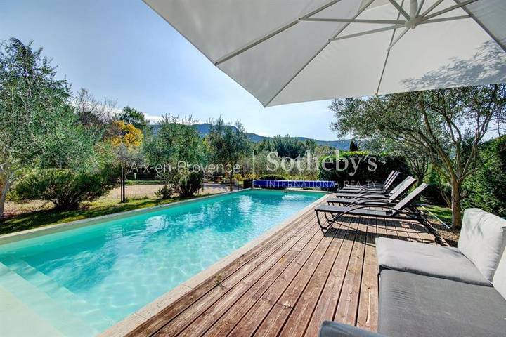 Location de vacances pour 8 personnes, avec piscine ainsi que jardin et vue à Vauvenargues - 4