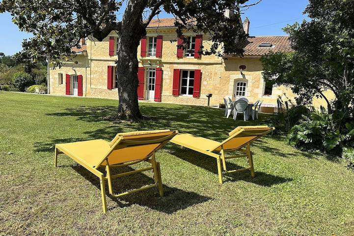 Location de vacances pour 6 personnes, avec jardin et piscine à Saint-Caprais-de-Bordeaux