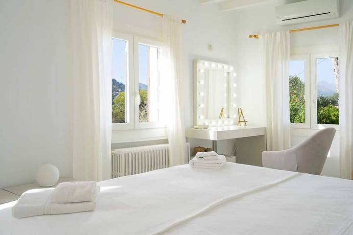 Villa Avec Vue Sur Mer, Acces Direct A La Mer, Piscine, Situation Exceptionnelle in Port d'Andratx, Andratx