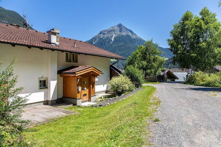 Geheel appartement, Appartement 'Ferienhaus Am Wasserfall Ap2' met bergzicht, privéterras en wifi in Längenfeld, Ötztal