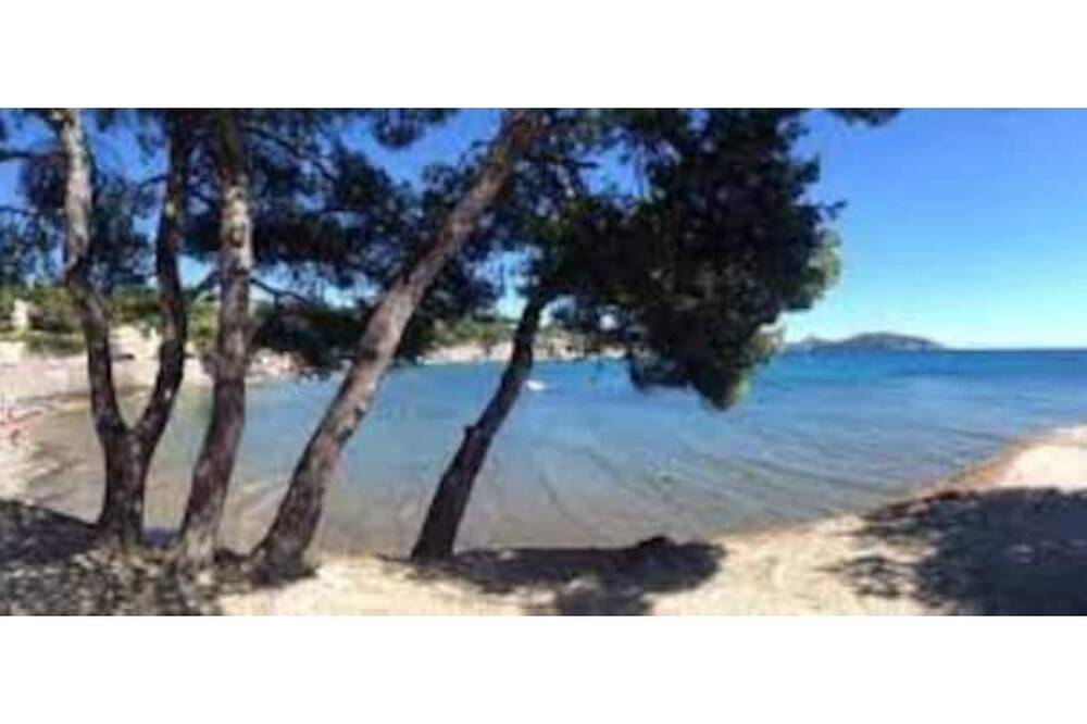 Entire apartment, Studio near beach with parking in La Ciotat, Marseille region
