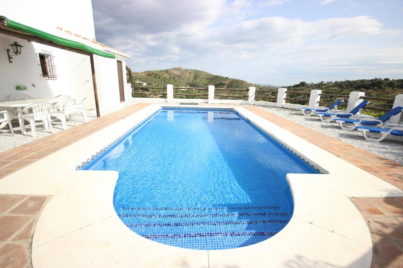 Casas de Cantoblanco in Los Romanes, Benamargosa