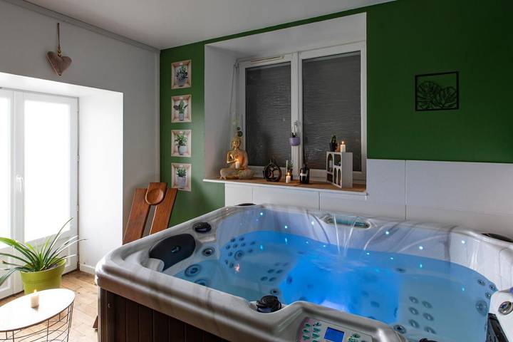 Appartement de vacances pour 2 personnes, avec jardin et piscine ainsi que sauna et jacuzzi