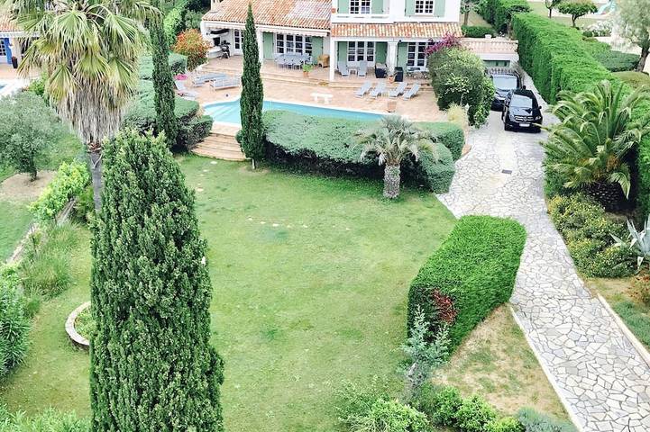 Vacation rental for 12 people, with yard, with pets in Grimaud