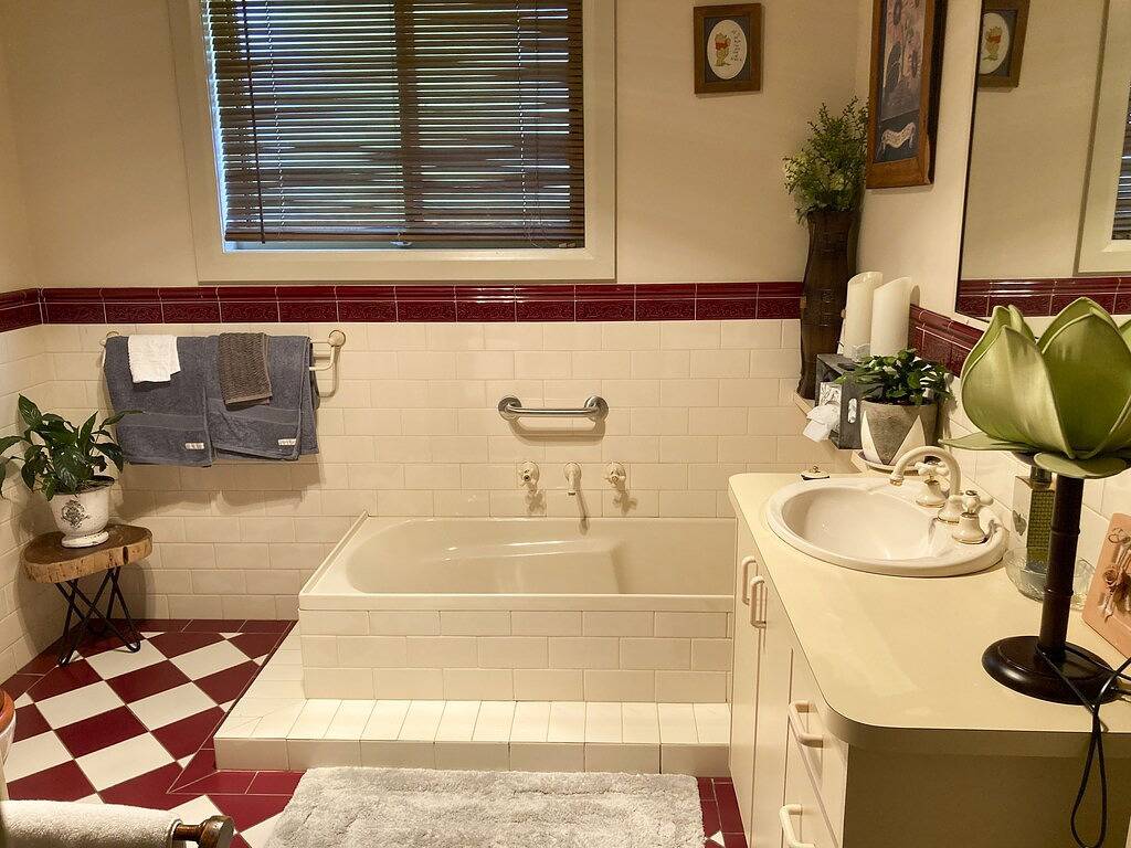 Melaleuca Retreat: Pet friendly, near bushwalks, wineries & restaurants. Ev. in Orange (NSW), New South Wales