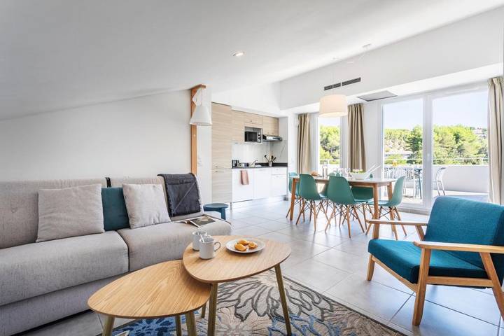 Location de vacances pour 2 personnes, avec piscine et terrasse, animaux acceptés à Roquefort-la-Bédoule - 2