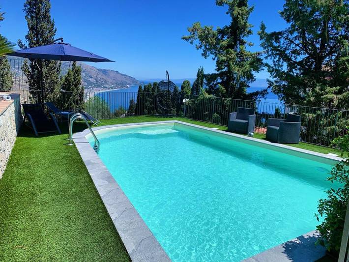 Villa pour 4 personnes, avec Balcon et Terrasse ainsi que Jardin et Piscine à Mazzarò