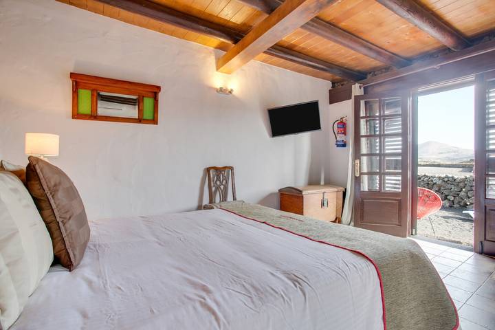 Hel lejlighed, Rural Stone Cottage "Estudio Pu" with Volcano View, Garden & Wi-Fi in La Vegueta, Tinajo