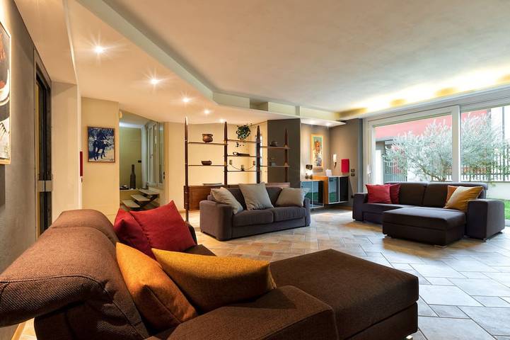 Casa vacanza per 10 persone, con balcone e giardino a Verona
