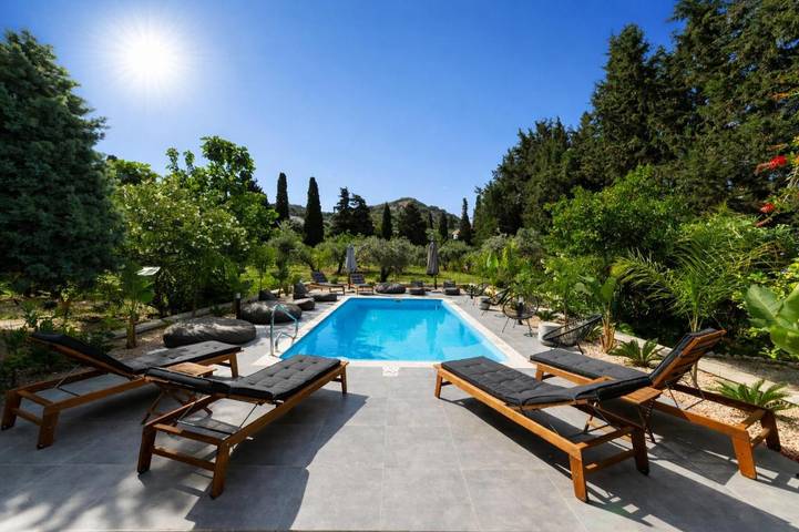 Ferienhaus für 18 Personen, mit Ausblick und Garten sowie Pool, mit Haustier