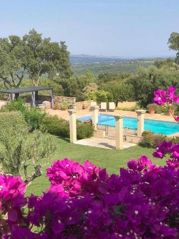 Gîte pour 2 personnes, avec jardin ainsi que piscine et vue à La Môle
