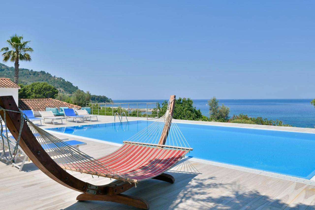 Villa Gioia con piscina sul mare in Spiaggia Pozzillo San Marco (Castellabate), Castellabate