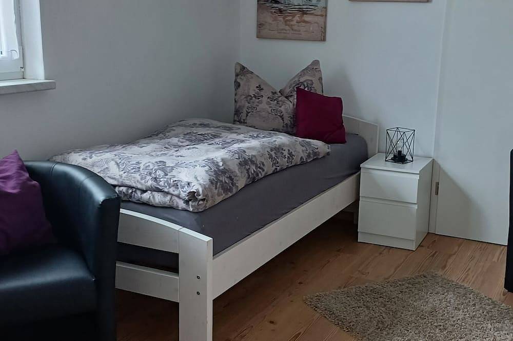 Ganze Wohnung, Großzügige Ferienwohnung Schmück mit kostenfreiem Wlan und viel Ausstattung in Rödental, Oberes Maintal - Coburger Land