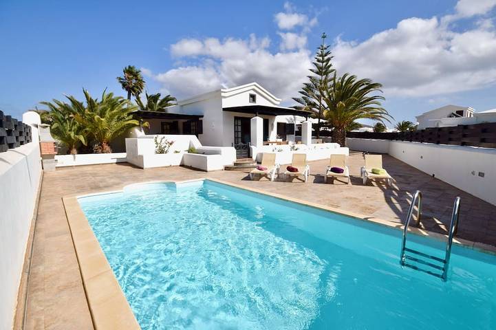 Villa für 4 Personen, mit Terrasse und Garten - 1
