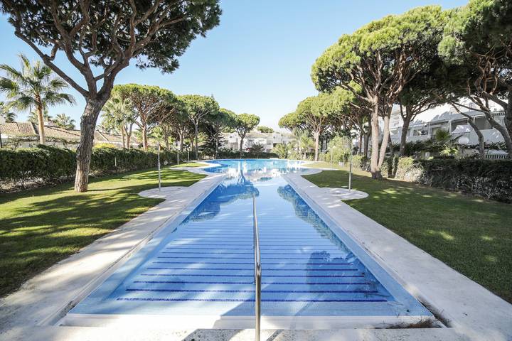 Apartamento entero, Apartamento "Casa Mercedes" cerca de la playa con piscina y jardín in Sancti Petri, Chiclana de la Frontera
