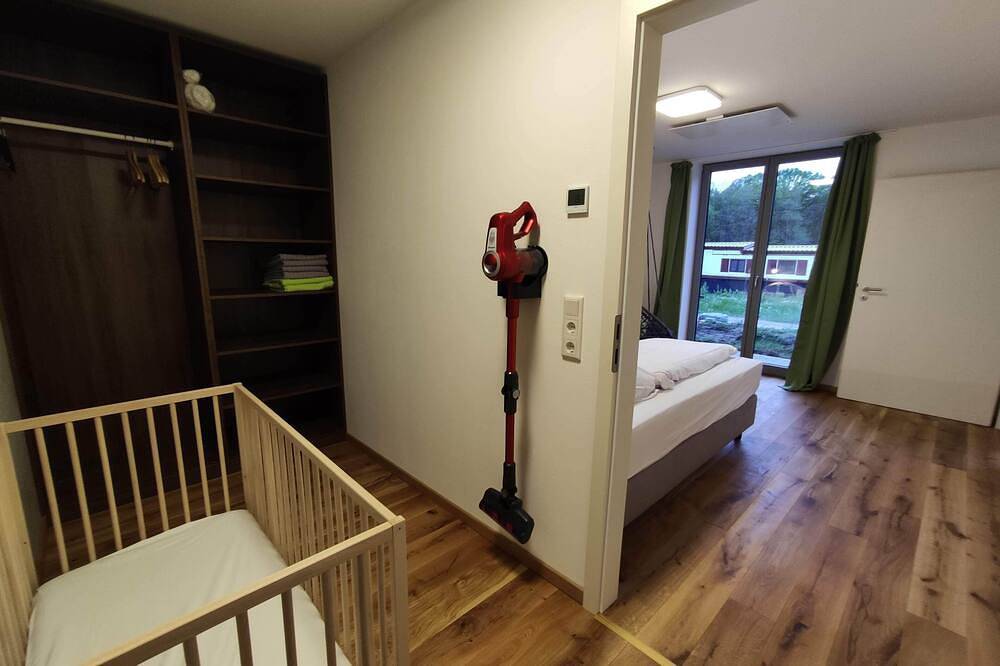 Ganze Wohnung, Erdhausapartment West \"Die außergewöhnlich und besondere Unterkunft\" in Wiesentheid, Fränkisches Weinland