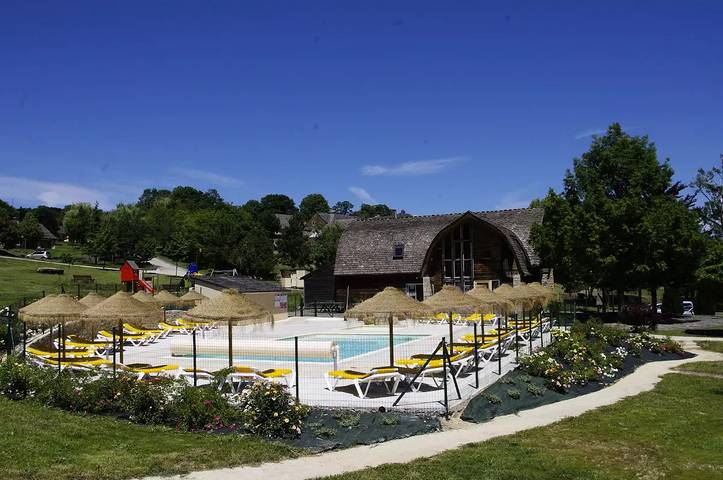 Location de vacances pour 4 personnes, avec Terrasse ainsi que Piscine et Sauna dans Lozère