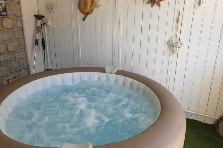 Appartement de vacances pour 4 personnes, avec terrasse ainsi que jardin et jacuzzi, animaux acceptés - 1