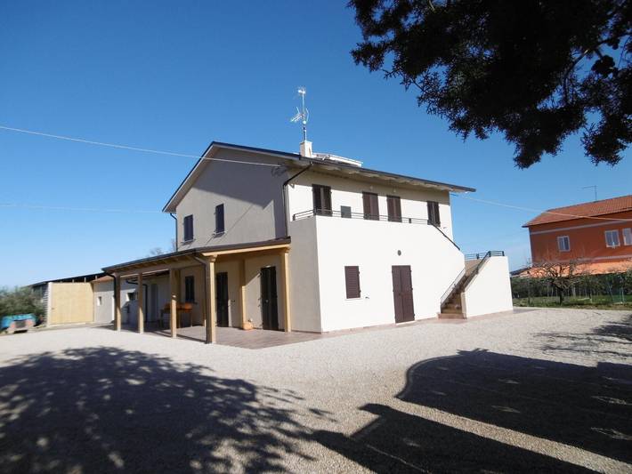 Ferienwohnung für 4 Personen, mit Garten und Pool in Fermo