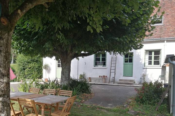 Location de vacances pour 8 personnes, avec jardin à Vou