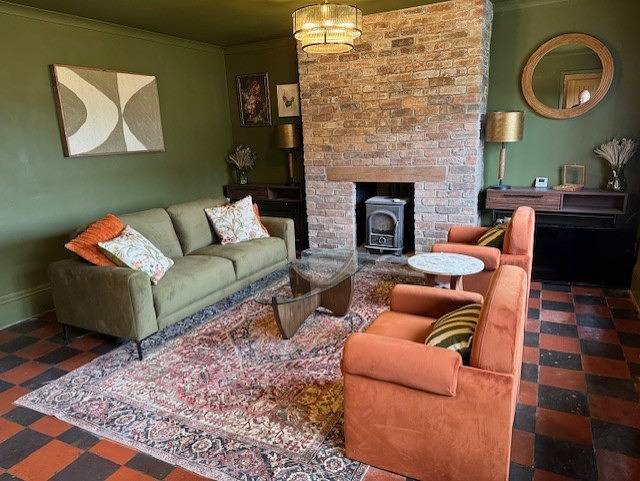 Llysawelon 2-Bed Cottage, Sleeps 5, Pets Ok in Carmarthenshire