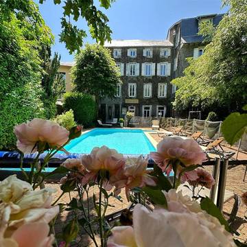 Hôtel pour 2 personnes, avec jardin et piscine à Lacaune