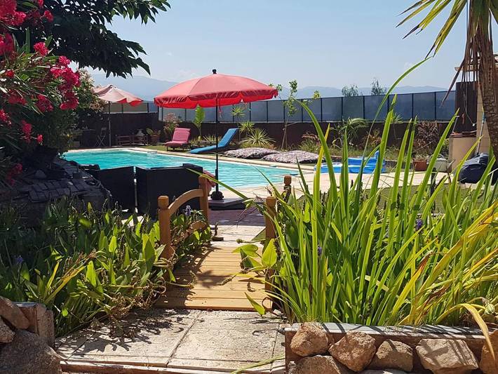 Appartement de vacances pour 3 personnes, avec piscine et jardin