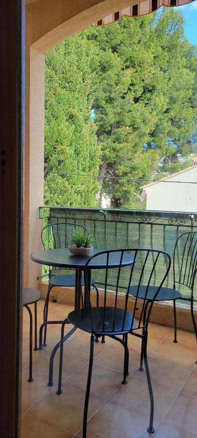Gîte pour 4 personnes, avec balcon, adapté aux familles dans Office De Tourisme De Saint Cyr Sur Mer - 3