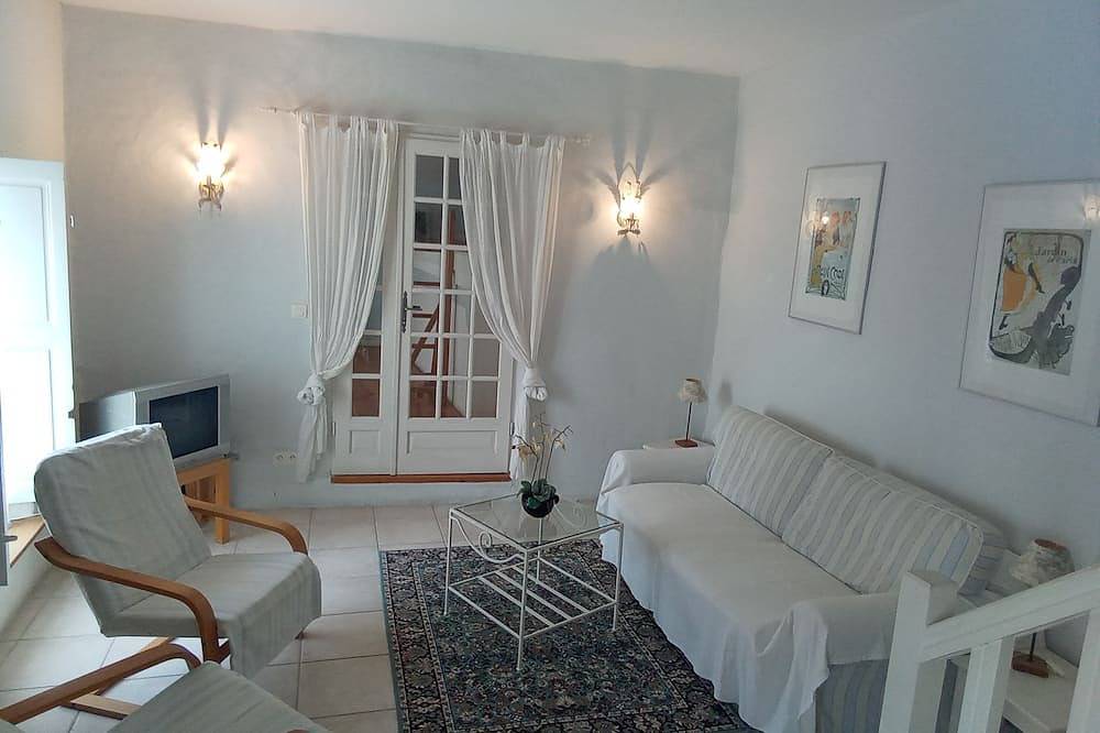 Grand old Villa with pool in the heart  of  Capestang town (on the Canal du Midi) in Capestang, Canal du Midi